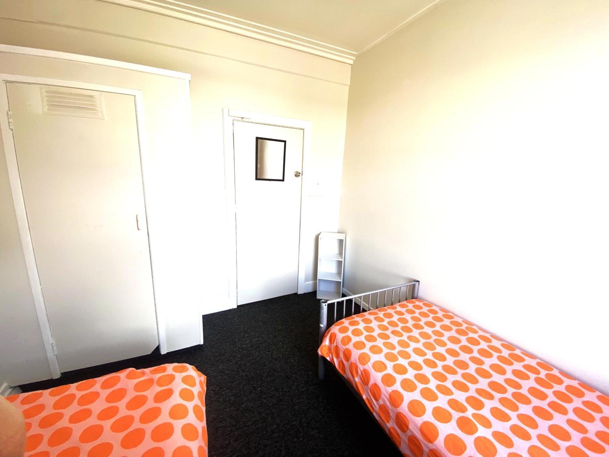 215 Edinburgh Castle Hostel โอ๊คแลนด์ ภายนอก รูปภาพ