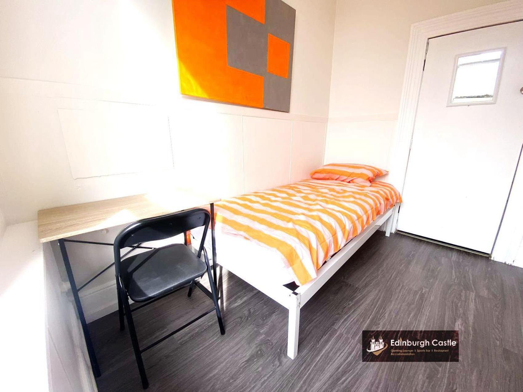 215 Edinburgh Castle Hostel โอ๊คแลนด์ ภายนอก รูปภาพ